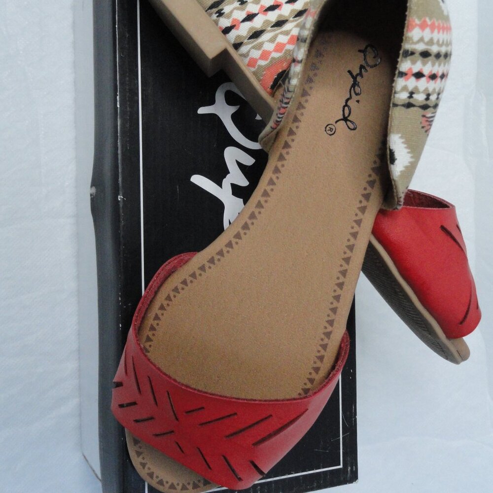 3 for $10 Qupid Bohemian slip on flats red tan tribal pattern Women's Size 6